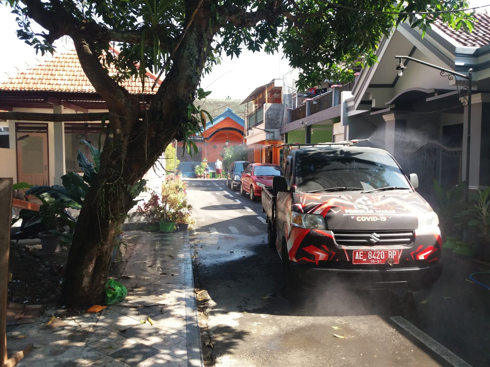 Kecamatan Taman Membantu Penyemprotan Disinfektan di Kelurahan Manisrejo