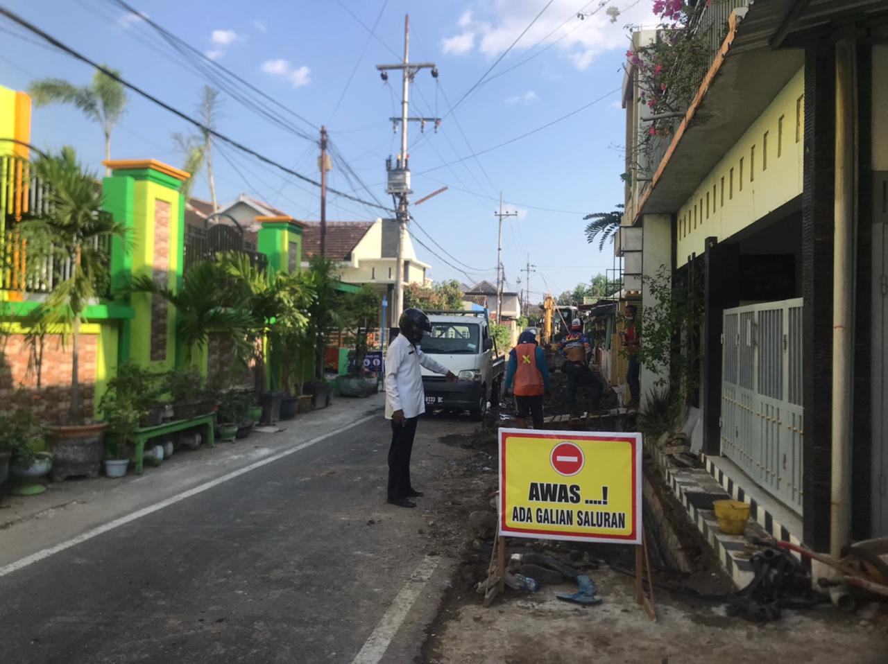 Pembangunan Saluran Lingkungan Kelurahan Manisrejo oleh Dinas PU!