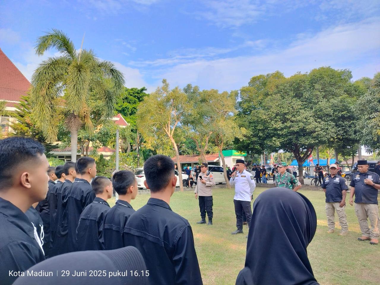 Pengamanan Suran Agung PSHW di Kelurahan Manisrejo Berjalan Kondusif